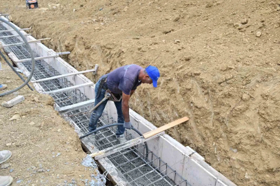 Gördes’te 28 bin metreküplük gölet için ilk kazma vuruldu
