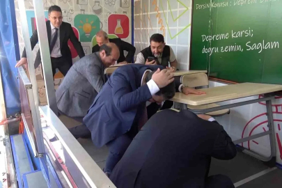 Tatbikatta ’depremi başlatıyoruz’ dedi, depreme yakalandılar
