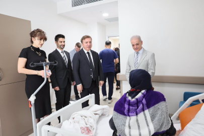 Vali Aydoğdu, hastanede tedavi gören hastaları ziyaret etti