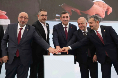 Cumhurbaşkanı Yardımcısı Yılmaz: "Sağlıkta erişimin en güçlü olduğu ülkelerden birisiyiz"

