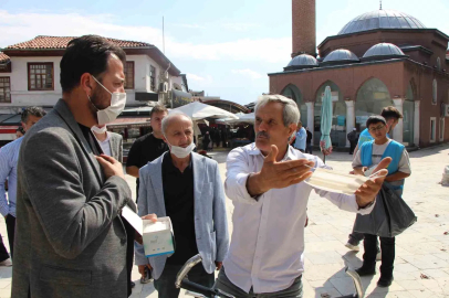 Merzifonluların toz ve çukurla imtihanı: Halka maske dağıtıldı
