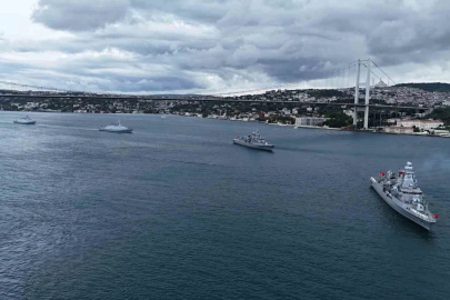 Deniz Kuvvetleri Günü’nde 15 savaş gemisi İstanbul Boğazı’ndan geçti
