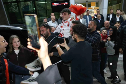 İsrailli rakibini yenerek dünya şampiyonu olan milli sporcuya coşkulu karşılama
