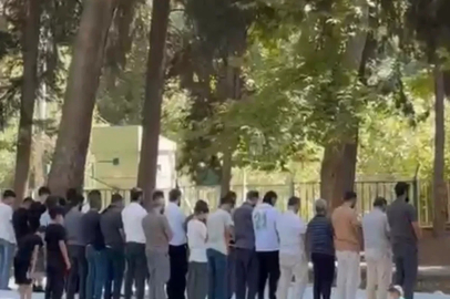Nusaybin’de piknik yapan vatandaşlar namaz için birlikte saf tuttu
