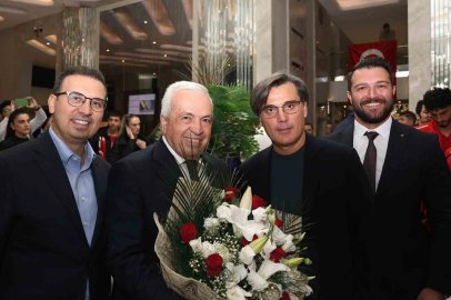 Nilüfer Belediye Başkanı Şadi Özdemir, Türkiye ve İtalya milli takımlarını karşıladı

