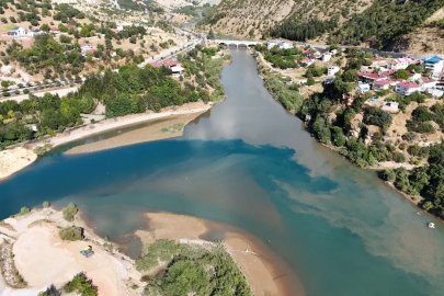 Tunceli’de iki nehir, yağış sonrası iki farklı renge büründü

