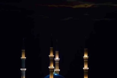 Selimiye Camii, parçalı dolunay manzarasıyla mest etti

