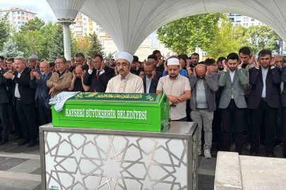 Başına kaya parçası düşmesi sonucu hayatını kaybeden bebek toprağa verildi
