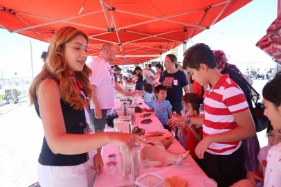 Korkuyla yaklaşıyorlar, ayrılmak istemiyorlar
