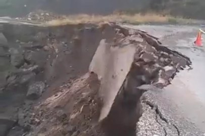 Tokat’ta sağanak sonrası köy yolu çöktü, çökme anı kamerada
