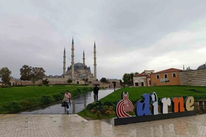Edirne’de serin ve yağışlı hava etkisini gösterdi
