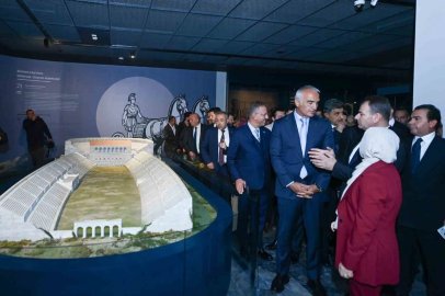 Bakan Ersoy, Türkiye Yüzyılı Buluşmaları’nda Kütahya’nın kültür turizm yatırımlarını anlattı
