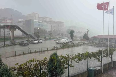 Hopa’da dalgalar metrelerce yükseldi

