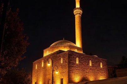 Bakan Ersoy duyurdu: Asırlık mabetler yeniden cemaatiyle buluşacak
