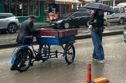 Van’da sağanak vatandaşı hazırlıksız yakaladı
