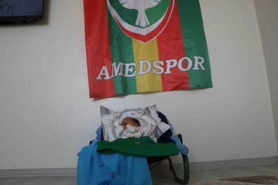 Amedspor sevgisi oğlunun adına yansıdı: Bebeğine "Adem Mbaye Diagne" adını verdi
