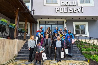 Bolu’da polis eşleri yaşlılarla bir araya geldi
