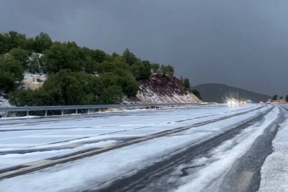 Bingöl’de sağanak sonrası gökkuşağı çıktı, yüksek kesimler doluyla beyaza büründü

