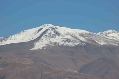 Kent Merkezinden Görünen Beyaz Örtü: Erzincan’a İlk Kar