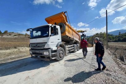 Köy yolunda asfalt mesaisi başladı
