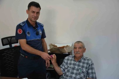 Kıbrıs Gazisi, bulduğu 400 bin liralık altınları zabıtaya teslim etti
