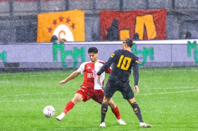 Hazırlık maçı: Pendikspor: 1 - Galatasaray: 0 (Maç devam ediyor)
