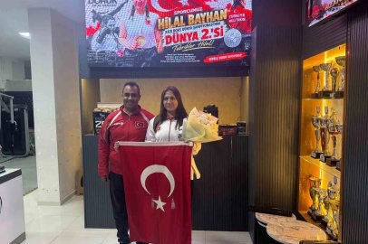 Dünya ikincisi Hilal Bayhan’a coşkulu karşılama
