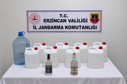 Erzincan’da kaçak içki operasyonunda 40 litre etil alkol ele geçirildi