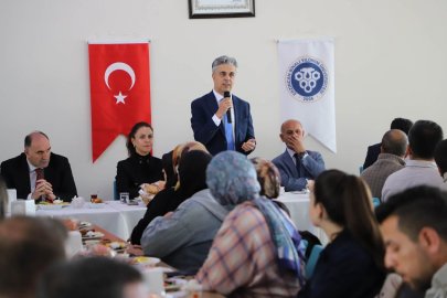 Rektör Kuyrukluyıldız, üniversite personeliyle kahvaltıda buluştu