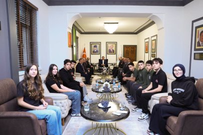 Vali Aydoğdu, "Bizim Gök Kubbemiz" projesi kapsamında Erzincan’a gelen öğrencileri kabul etti
