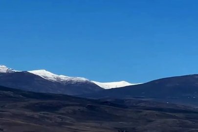 Kars’ın çatısı beyaza büründü: Mevsimin ilk karı dağlara düştü
