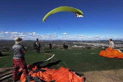Güneşi fırsat bilen gökyüzü sevdalıları ’havalara uçtu’
