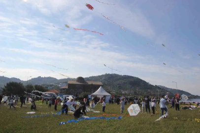 Ordu’da yüzlerce çocuk Yason Burnu’nda uçurtma uçurdu
