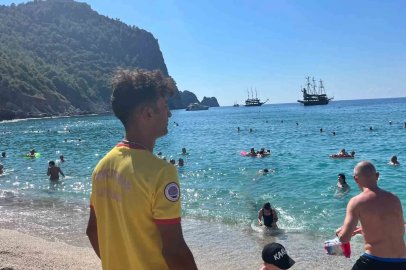 Antalya plajlarında ekim ayında yazdan kalma günler
