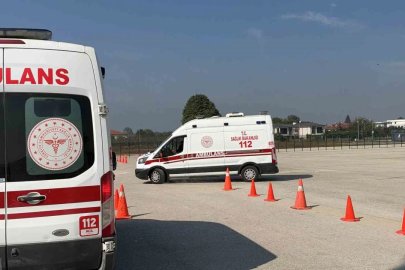 Düzce’de ambulans sürücüleri zorlu parkurlarda eğitim alıyor
