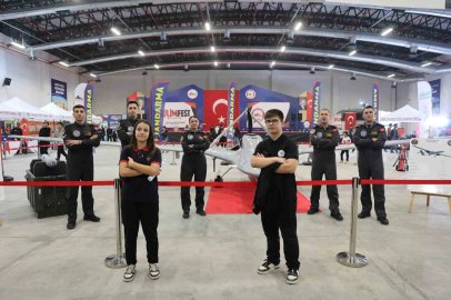 Öğrencinin Bayraktar TB2 SİHA heyecanı ve sevinci kameralara yansıdı
