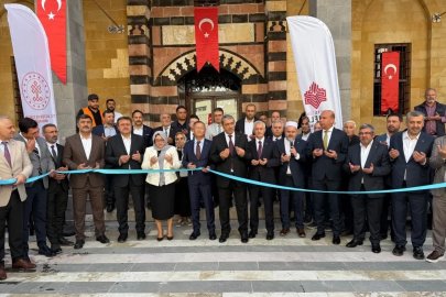 Gaziantep’te depremde hasar gören tarihi Tahtani Camii yeniden ibadete açıldı
