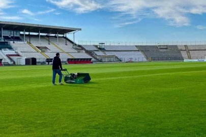 Bandırma Gençlik ve Spor tesislerinde bakım ve onarım çalışmaları sürüyor
