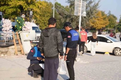 Yere sigara izmariti atanlara ceza kesildi
