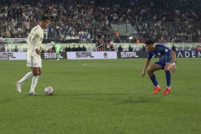 Trendyol Süper Lig: Çaykur Rizespor: 0 - Fenerbahçe: 1 (İlk yarı)
