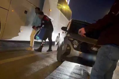Durdurulan otobüsün bagajından kaçak göçmenler çıktı

