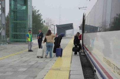 Bakan Uraloğlu: "Çerkezköy-Edirne arasında ilk yolculu hızlı trenimiz Edirne’den yola çıktı"
