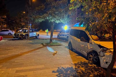 Kayseri’de hafif ticari araç SUV ile çarpıştı: 4 yaralı
