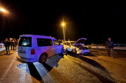 Erzincan’da hafif ticari araç ile otomobil çarpıştı: 2 yaralı