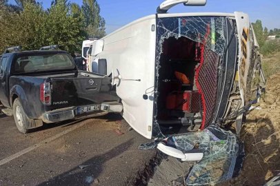 Bingöl’de midibüs ile pikap çarpıştı: 1’i ağır 12 yaralı
