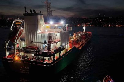 İstanbul Boğazı’nda facianın eşiğinden dönüldü: Kimyasal madde taşıyan tanker kıyıya metreler kala durabildi
