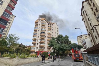 9 katlı binanın çatı katında yangın
