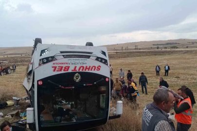 Midibüs devrildi: 25 yaralı
