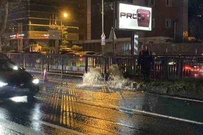 Beşiktaş Zincirlikuyu alt geçidini su bastı, Büyükdere Caddesi göle döndü
