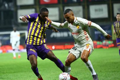 Trendyol Süper Lig: Eyüpspor: 0 - Göztepe: 1 (İlk yarı)
